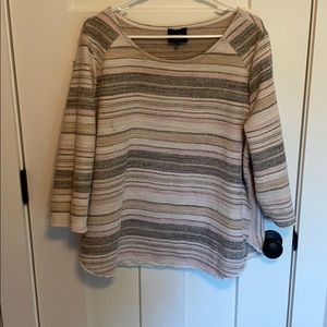 Multi colored  3/4 sleeve shirt.